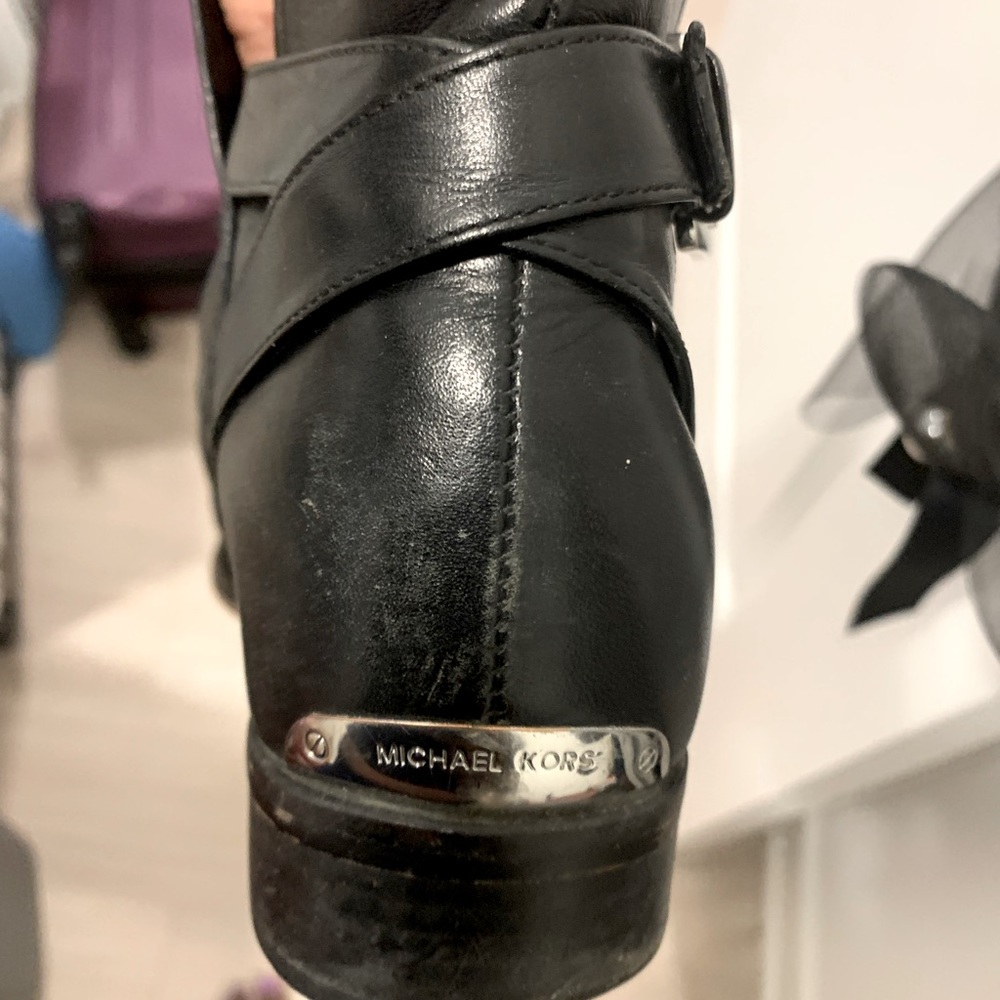 Michael kors Chelsea ankle boots . Sized 8 black leather